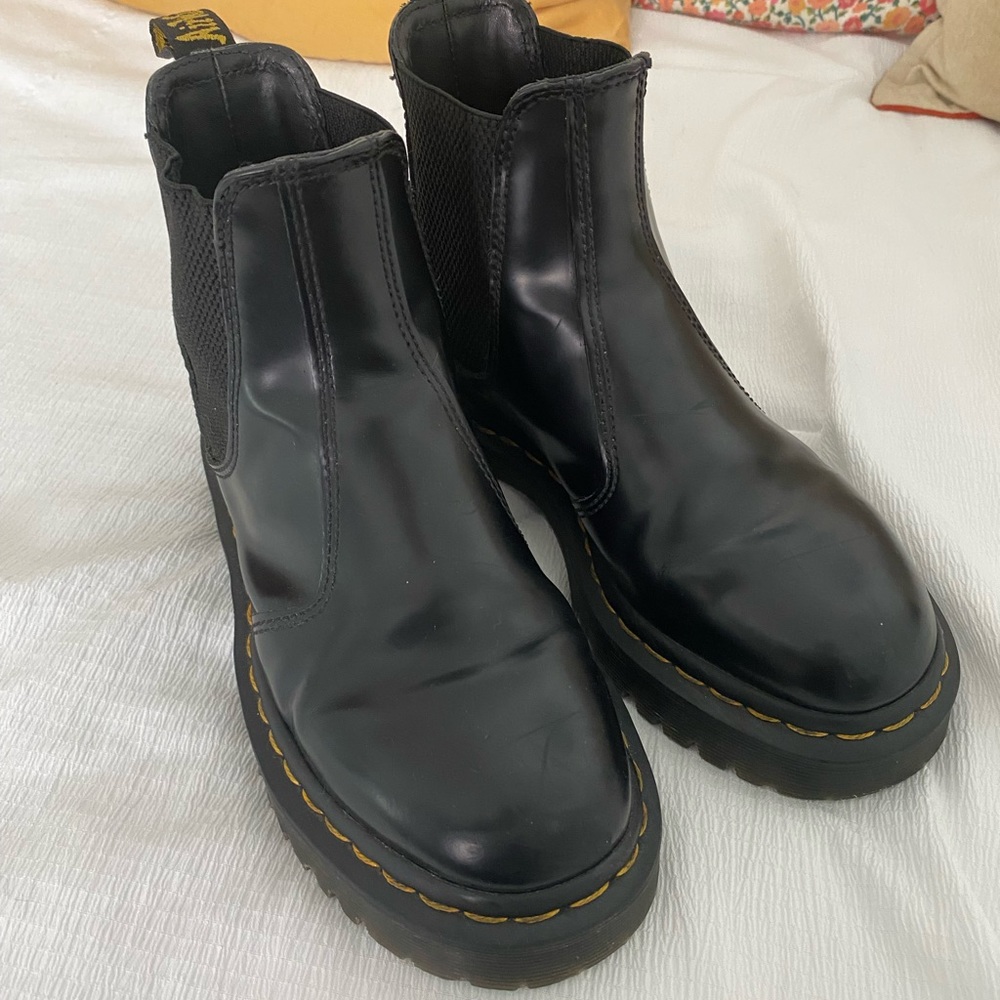 Chelsea boot doc martens